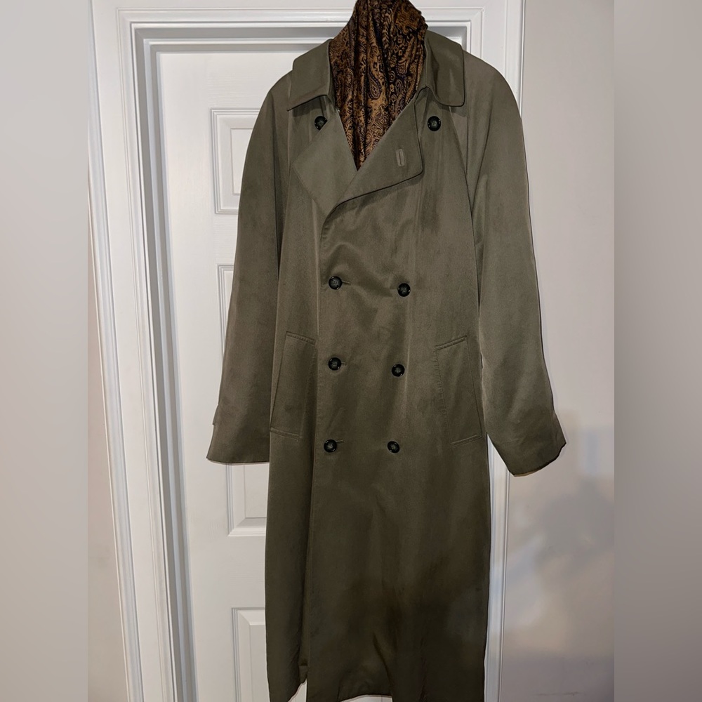 LONDON FOG, OLIVE, 100% WOOL, MENS’S DOUBLE-BREASTED OVERCOAT    Size: 40R
